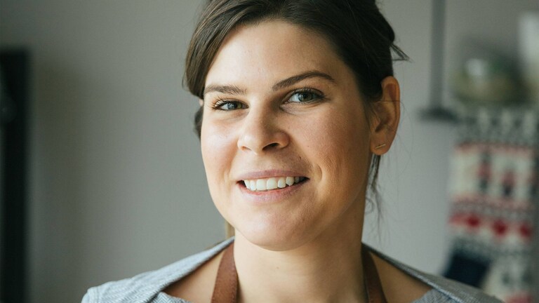 Jacques la Merde sonriendo