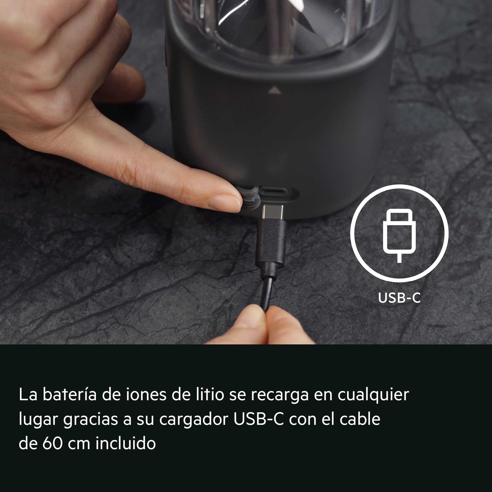 La batería de iones de litio se recarga en cualquier lugar gracias a su cargador USB-C con el cable de 60 cm incluido     USB-C