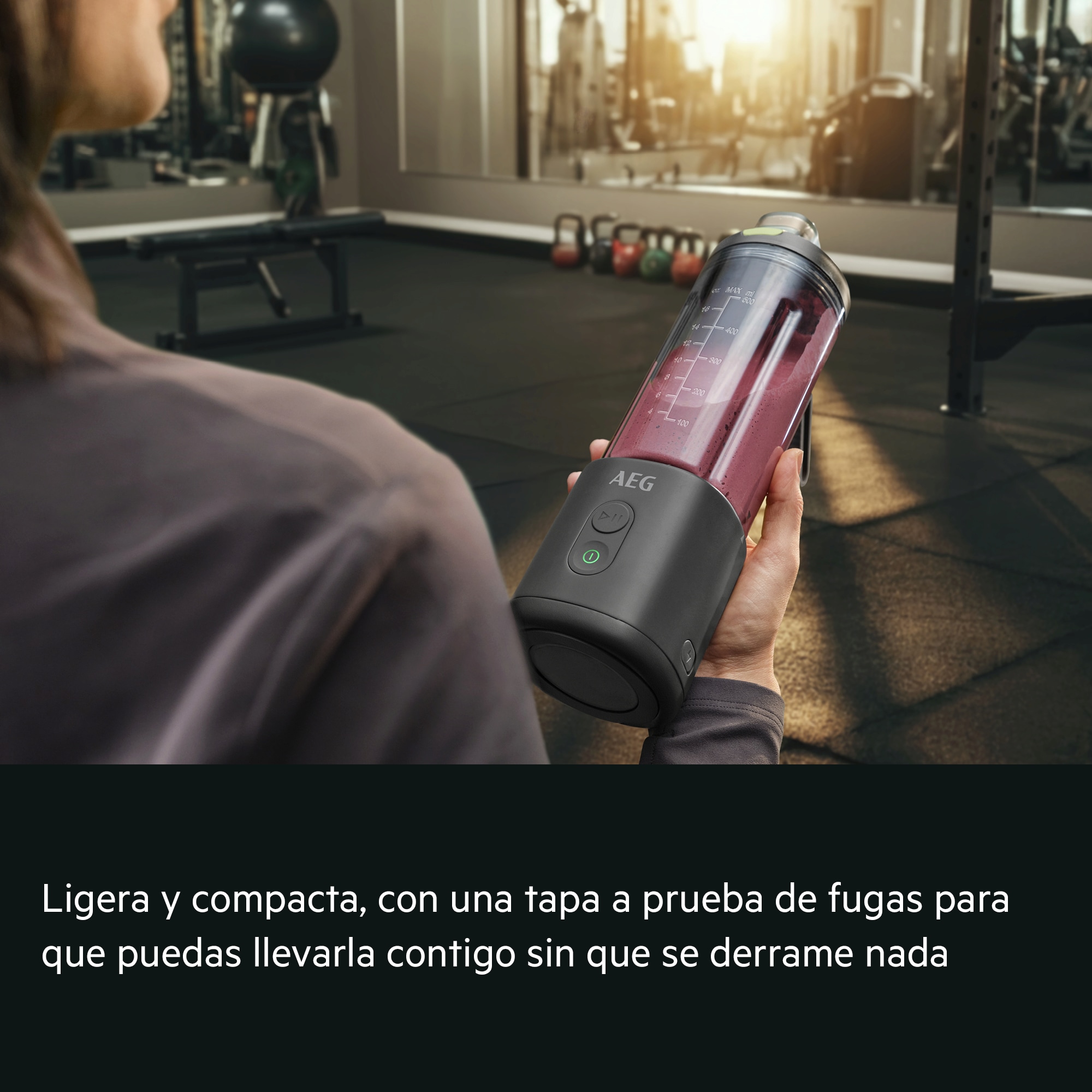 Ligera y compacta, con una tapa a prueba de fugas para que puedas llevarla contigo sin que se derrame nada