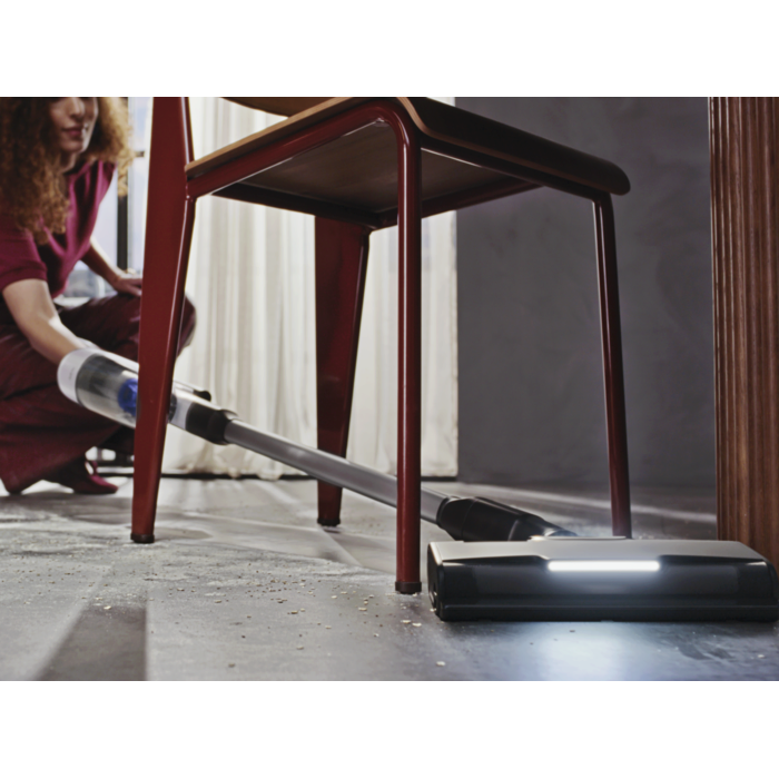 Power in every stroke. Up to 99%* dust pick-up hard flat floors. Disclaimer: Based on internal test on hard floors using Boost mode according to IEC 62885-4 standard. 