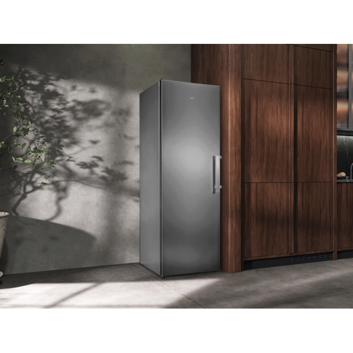 AEG - Congelador vertical - OAG7M281DX