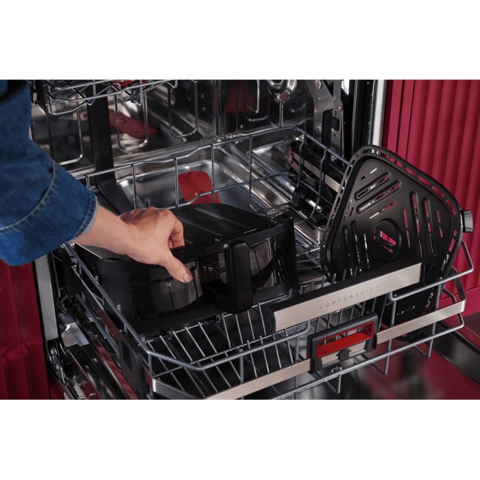 The 8000 Dual Air Fryer's parts are non-stick and dishwasher-safe.