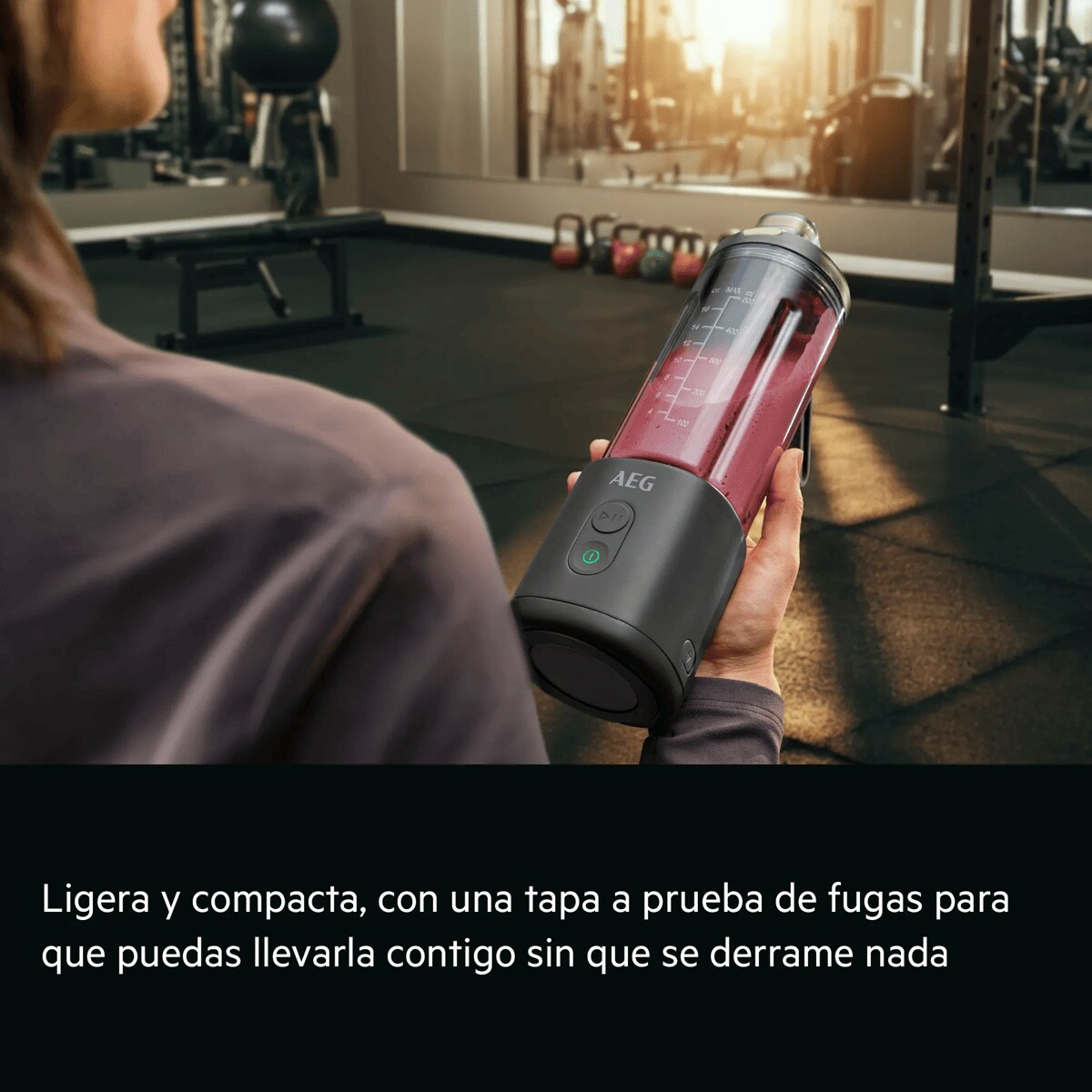 Ligera y compacta, con una tapa a prueba de fugas para que puedas llevarla contigo sin que se derrame nada