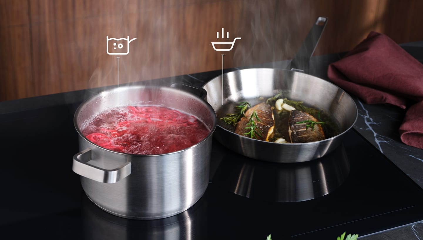 Los alimentos se preparan en una placa de inducción con la función SenseBoil and Fry.
