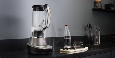 licuadora gourmet en la encimera