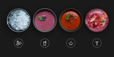 vasos con hielo, batidos de frutas, bebidas y sopas