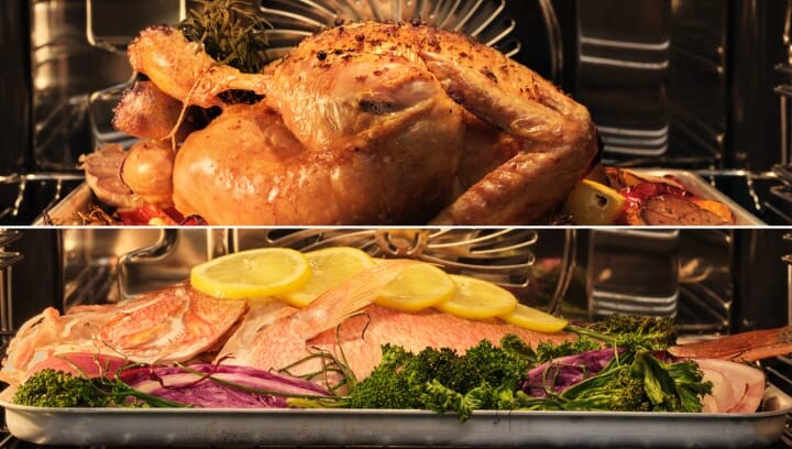 Comida cocinándose en un horno.