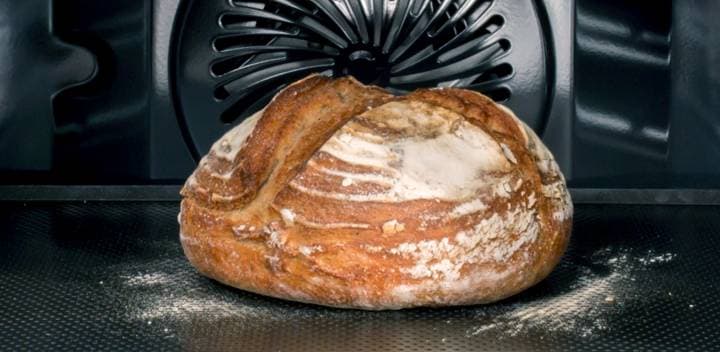 Horneado en el horno de vapor multifunción PlusSteam