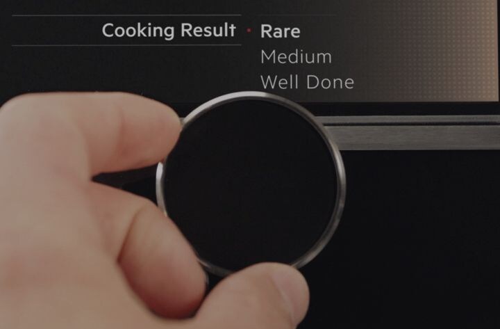Una deliciosa pieza de carne horneada con sonda térmica Una deliciosa pieza de carne horneada con sonda térmica