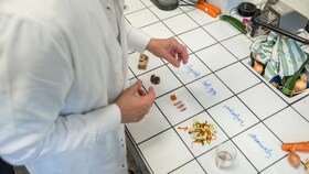 Hervé en su laboratorio