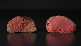 Imagen comparativa de dos redondos de ternera asados. El redondo asado con vapor es más grande y jugoso.