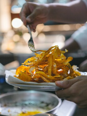 Un plato callejero de batata frita