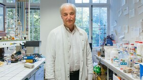 Hervé This, orgulloso en su laboratorio