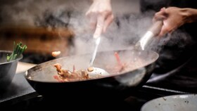 Cocinando con inducción a fuego fuerte