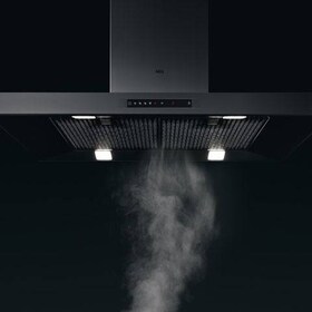 Detalle de una campana de cocina AEG