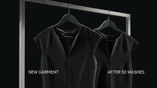 Vestidos negros en percha