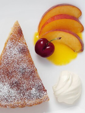 Tarta de fruta con almendras