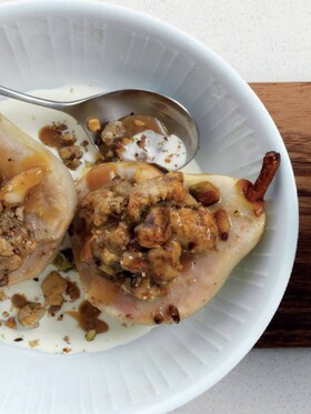 Peras caramelizadas con frutos secos y miel