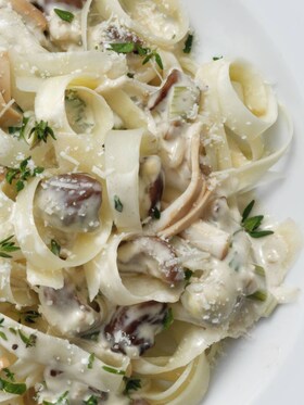 Tagliatelle de salsifí negro con carbonara de castañas