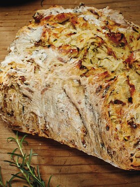 Un pan de queso y ajo espectacularente crujiente y sabroso
